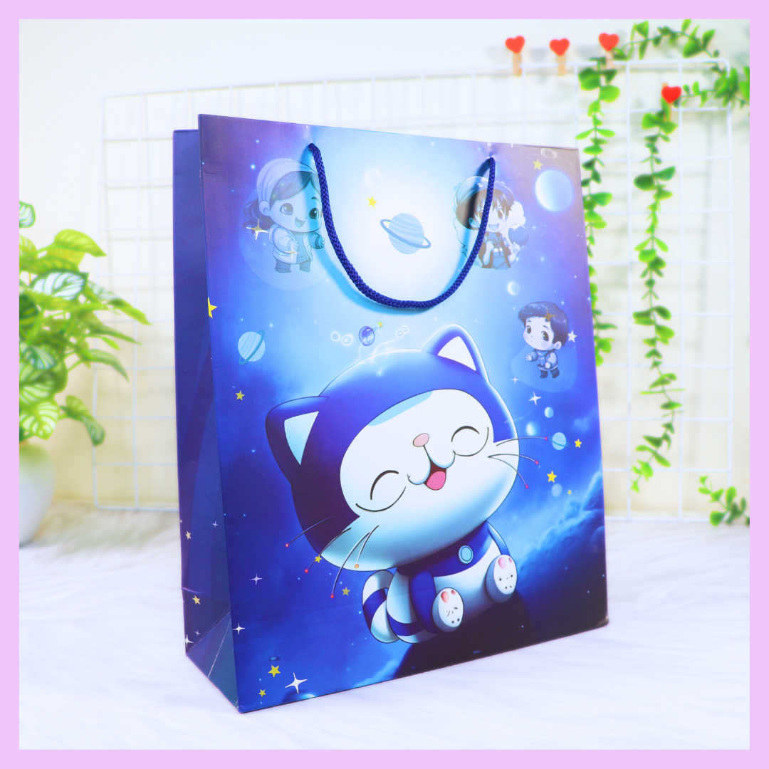 Medium paper gift bag - additional view