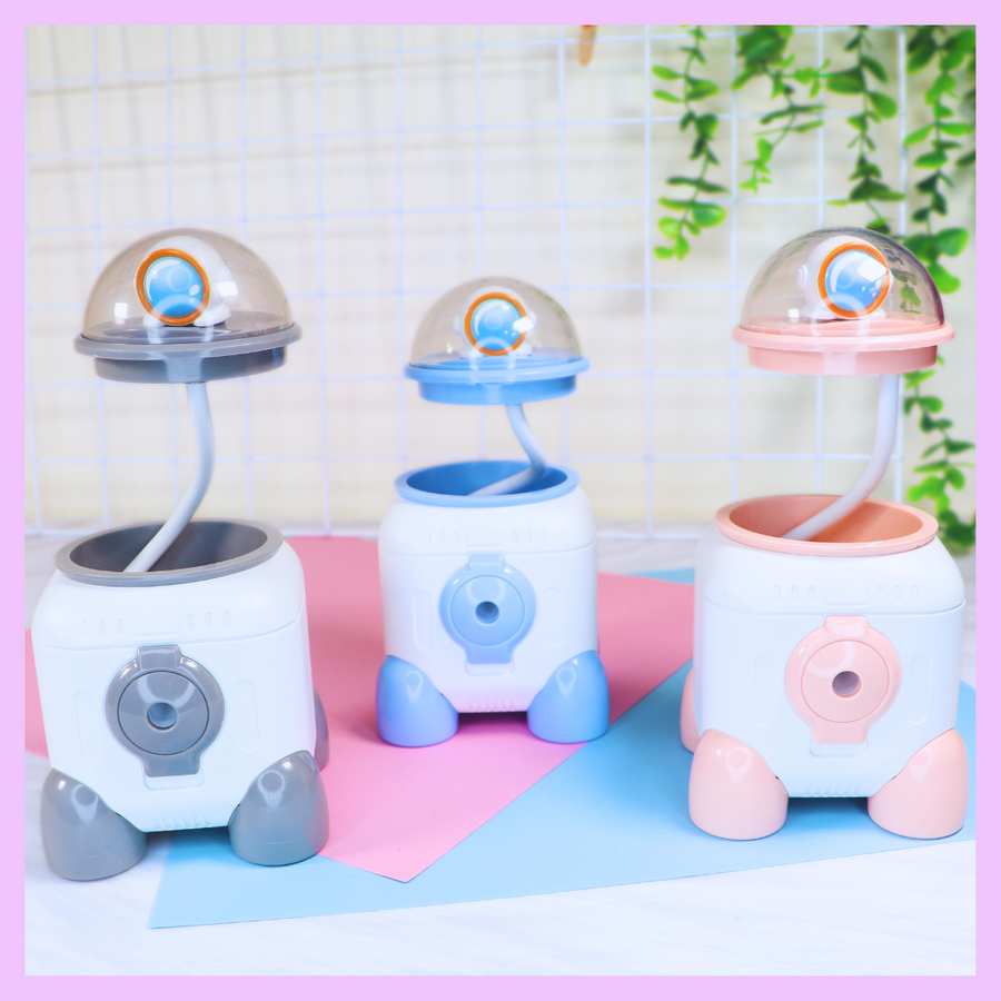 Rocket shaped decorative table lamp for kids rooms