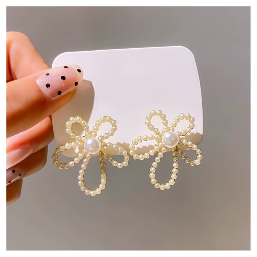 Flower pearl earrings with floral design