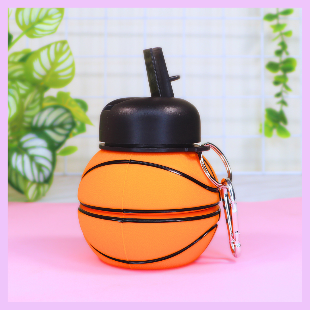 Foldable silicone water bottle detail