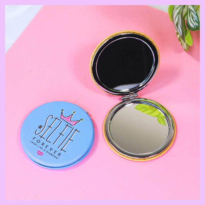 Round pocket mirror with Selfie blue design
