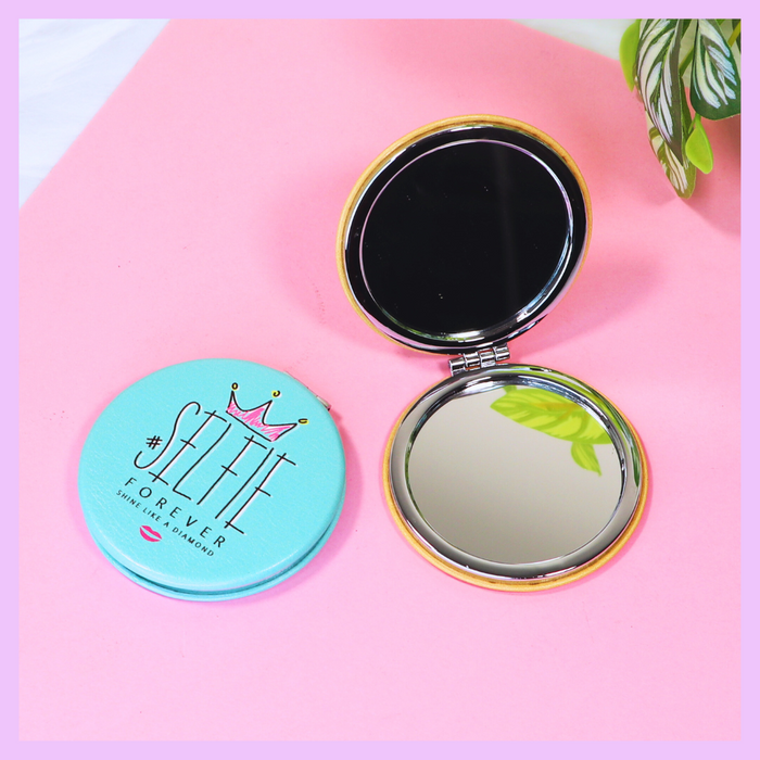 Round pocket mirror with Selfie green design