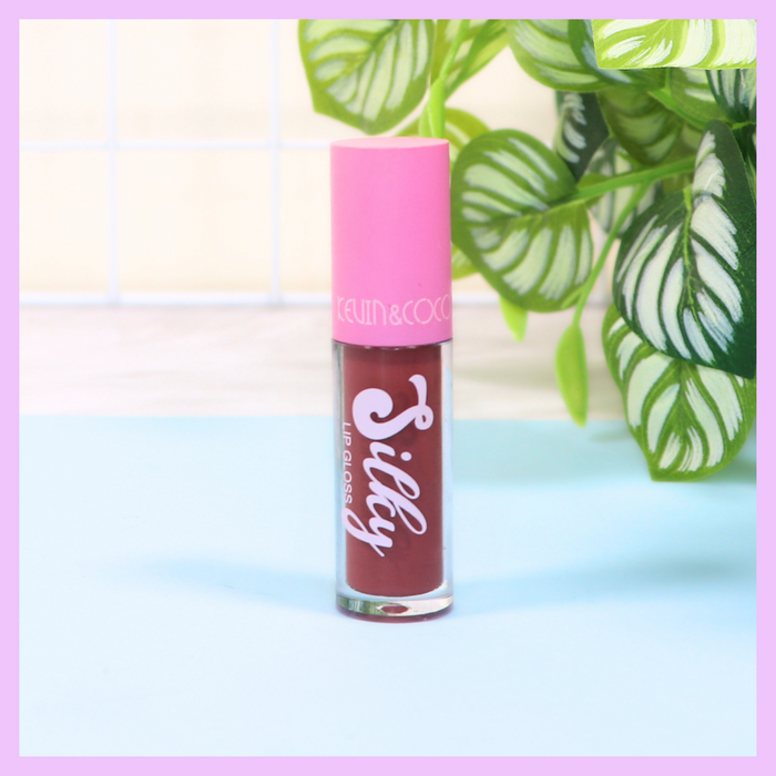 Everyday silky lip gloss for glossy lips