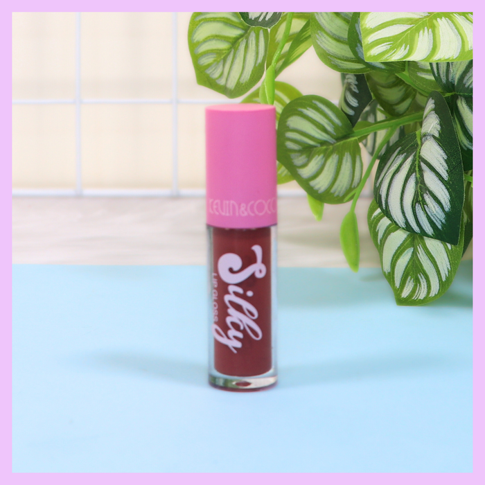 Glossy lip finish with Kevin and Coco lip gloss