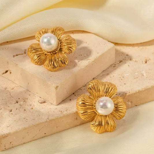 Four Leaf Earing with Pearl